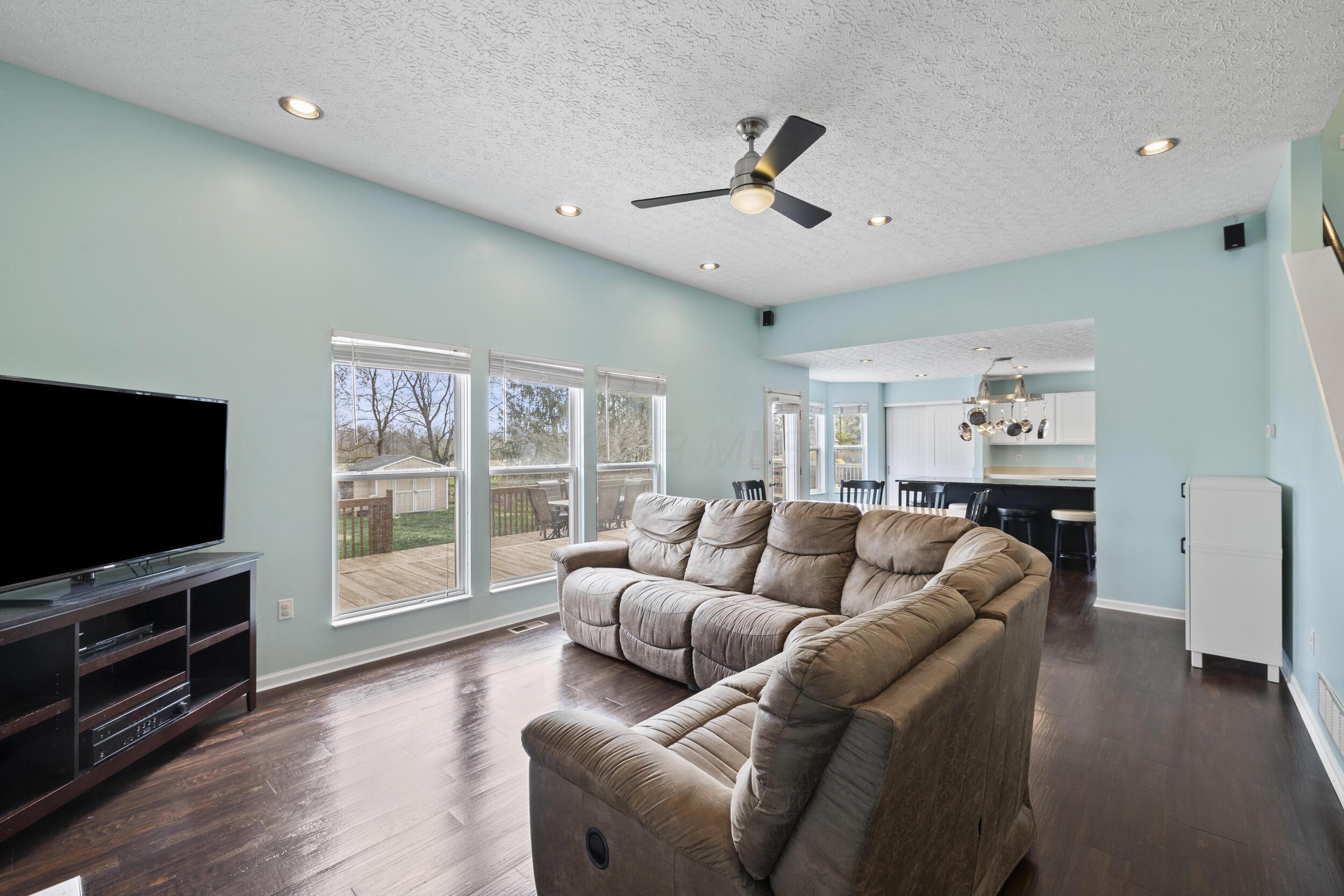 247 Harbinger Drive, Groveport, Ohio image 9