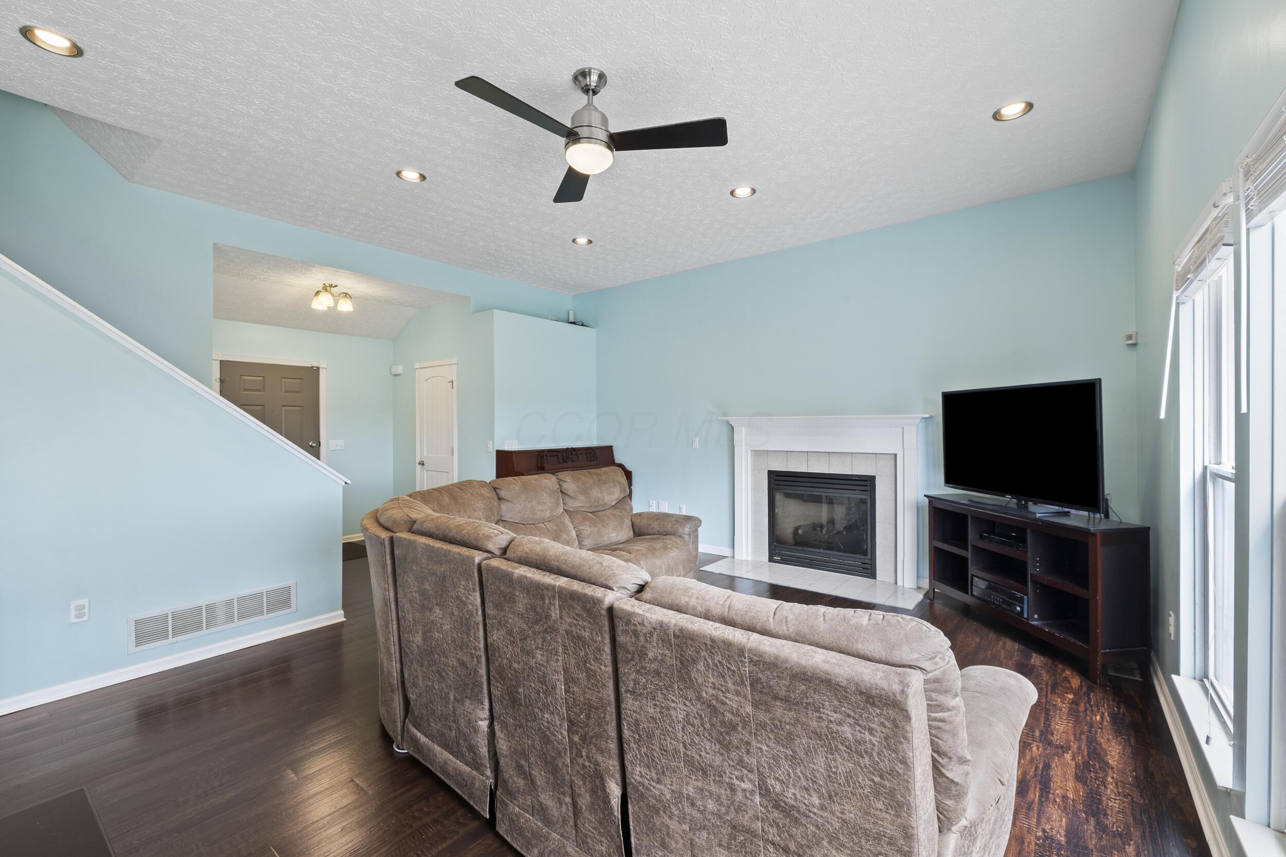 247 Harbinger Drive, Groveport, Ohio image 8