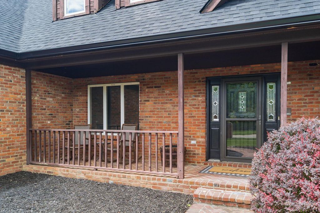 Photo of 262 Beech Trail Court, Powell, OH 43065 (MLS # 226017244)