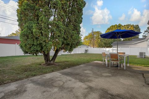 Tiny photo for 1097 S Hague Avenue, Columbus, OH 43204 (MLS # 225037278)