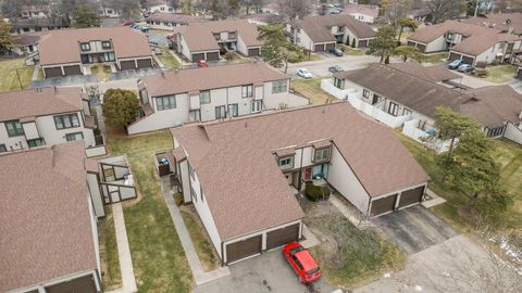 Photo of 5260 Westbury Drive 14A #14A, Columbus, OH 43228 (MLS # 226002310)