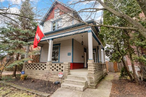 Photo of 316 W 3rd Avenue, Columbus, OH 43201 (MLS # 226005166)