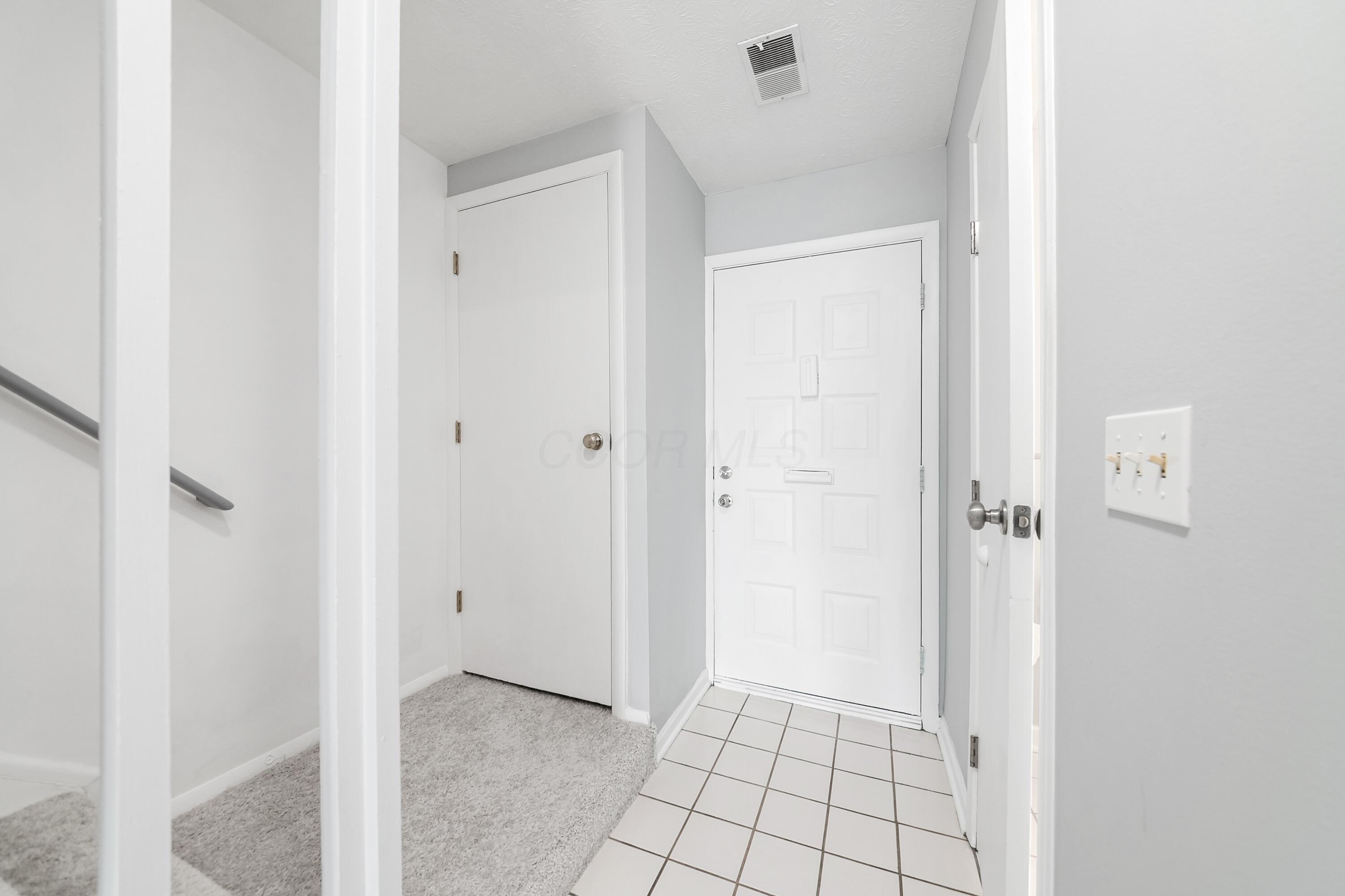 95 Lancelot Lane, Westerville, Ohio image 2