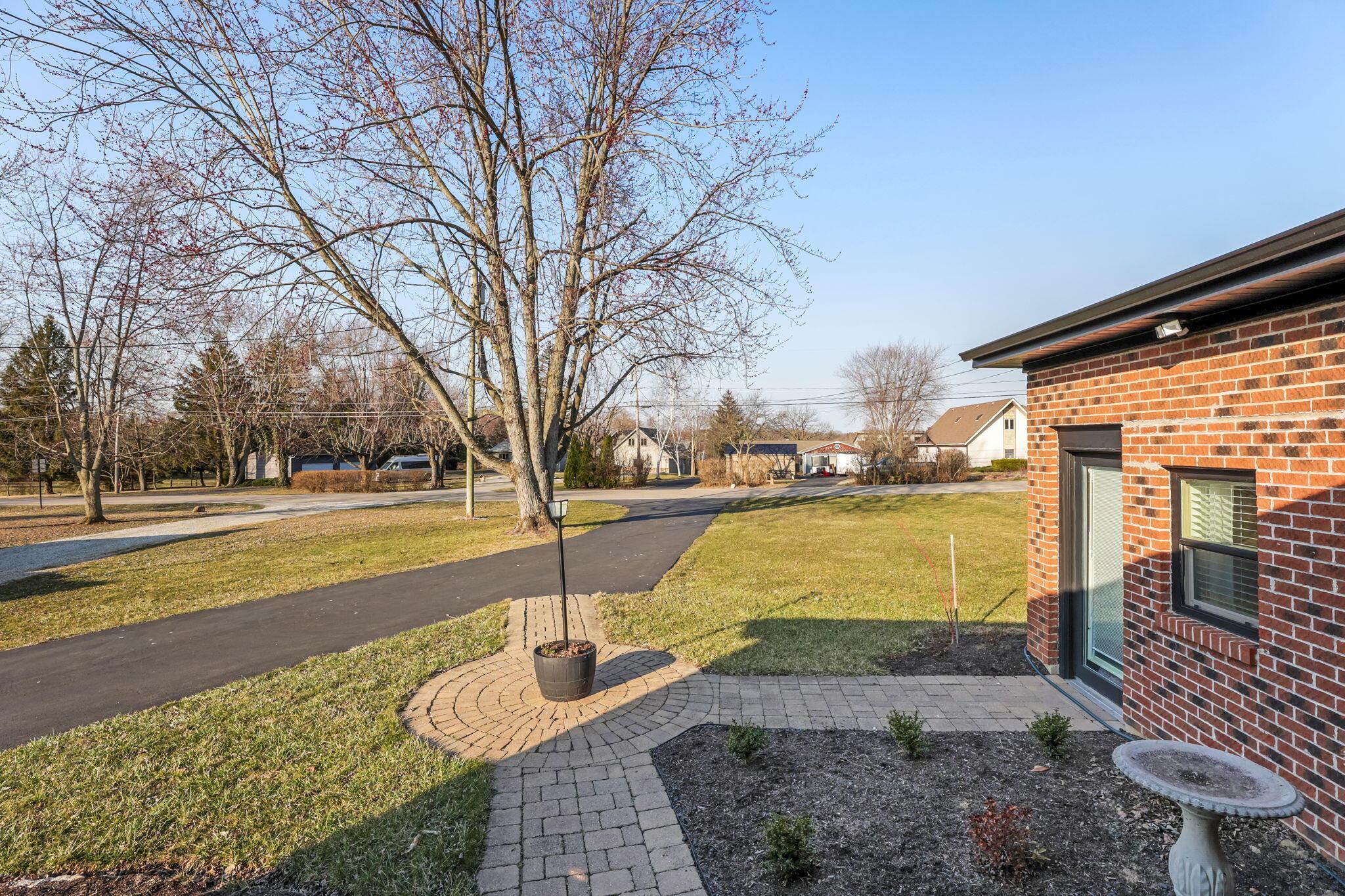1545 E Choctaw Drive, London, Ohio image 11