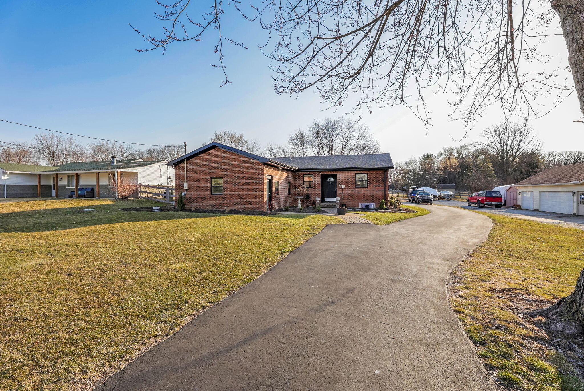 1545 E Choctaw Drive, London, Ohio image 3