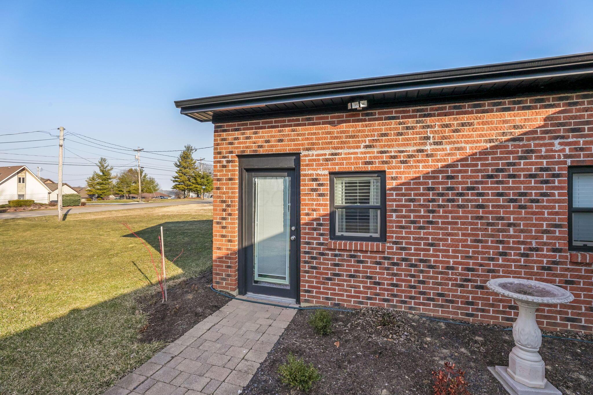 1545 E Choctaw Drive, London, Ohio image 12