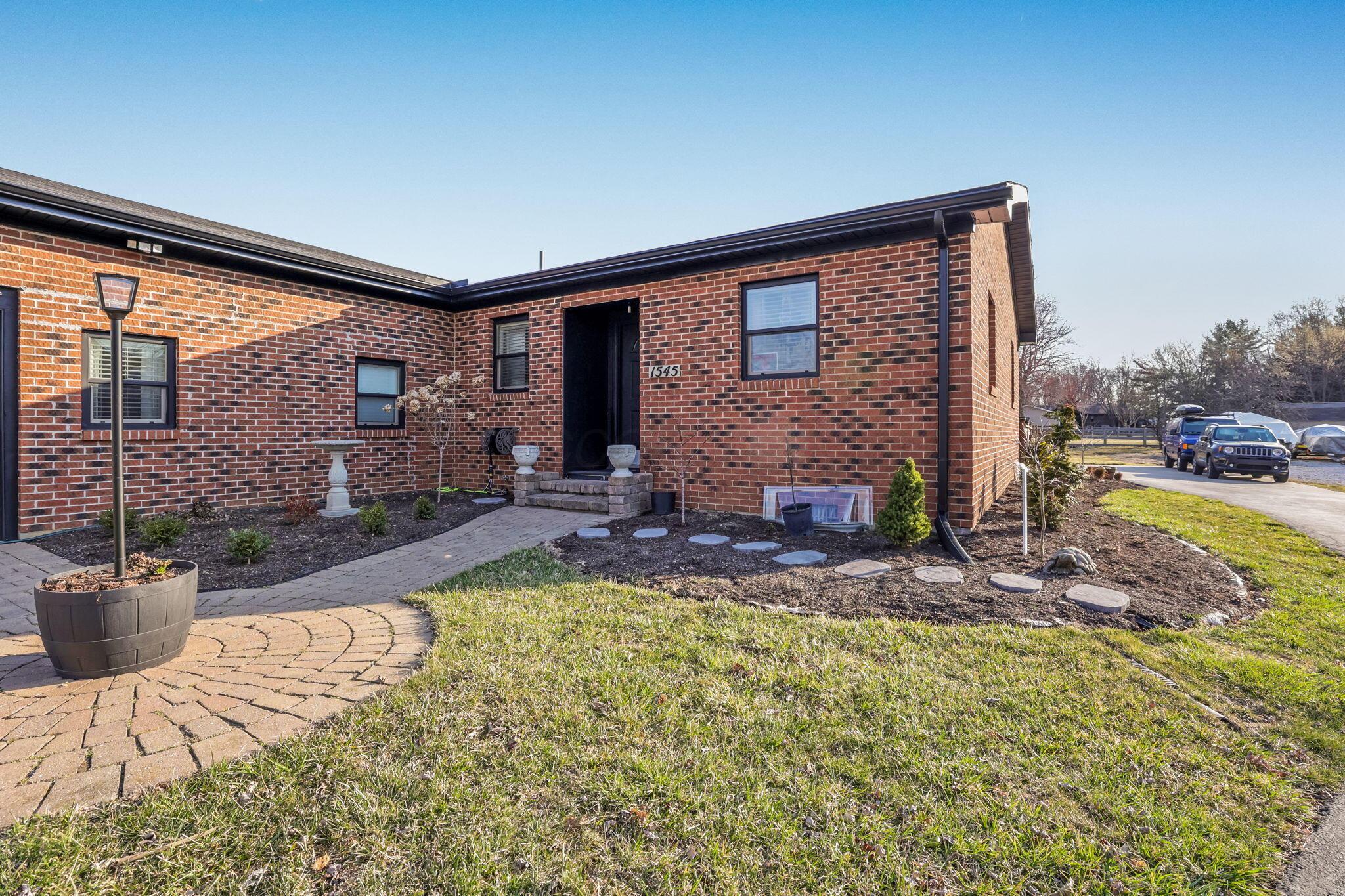 1545 E Choctaw Drive, London, Ohio image 9
