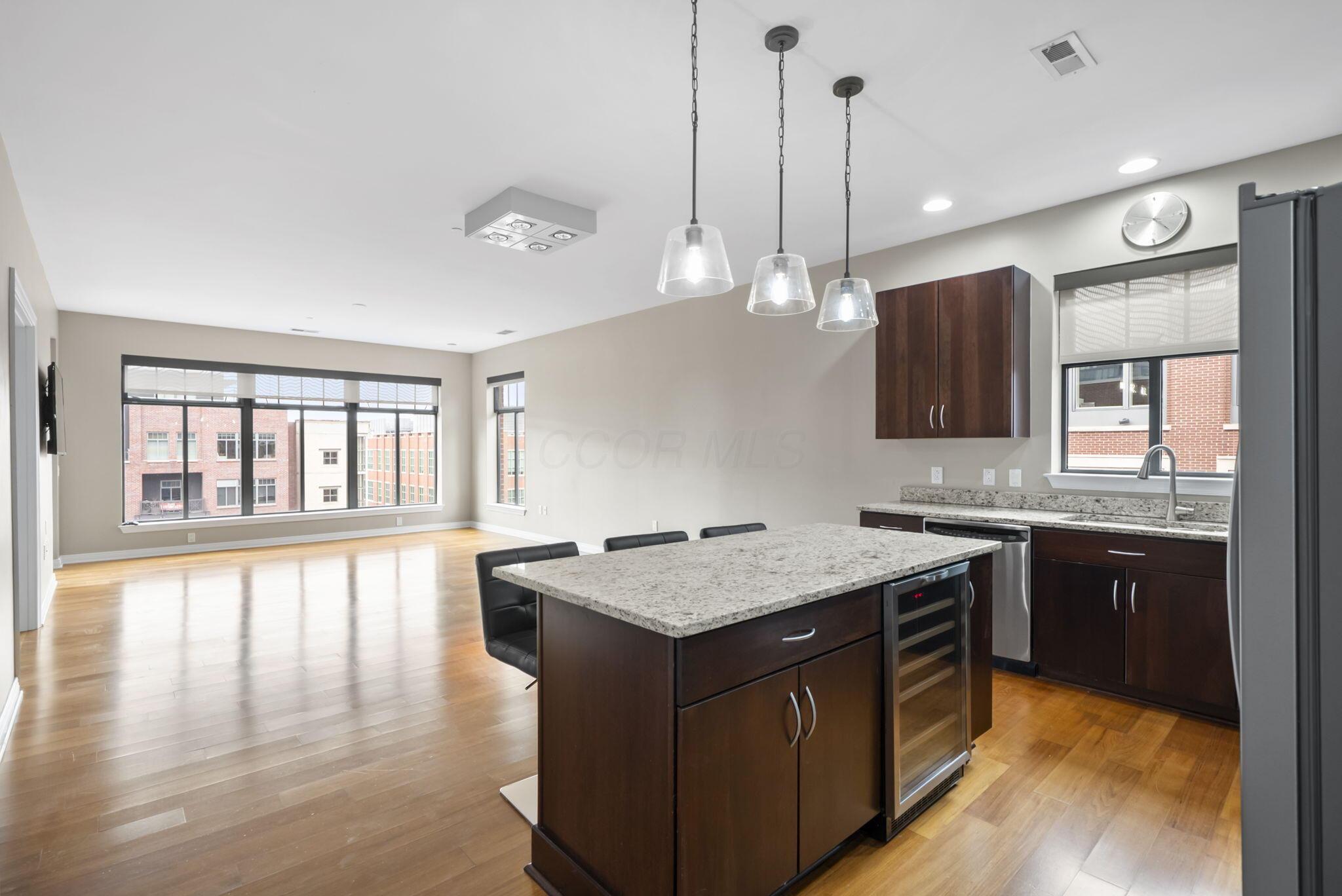 250 Daniel Burnham Square 710
