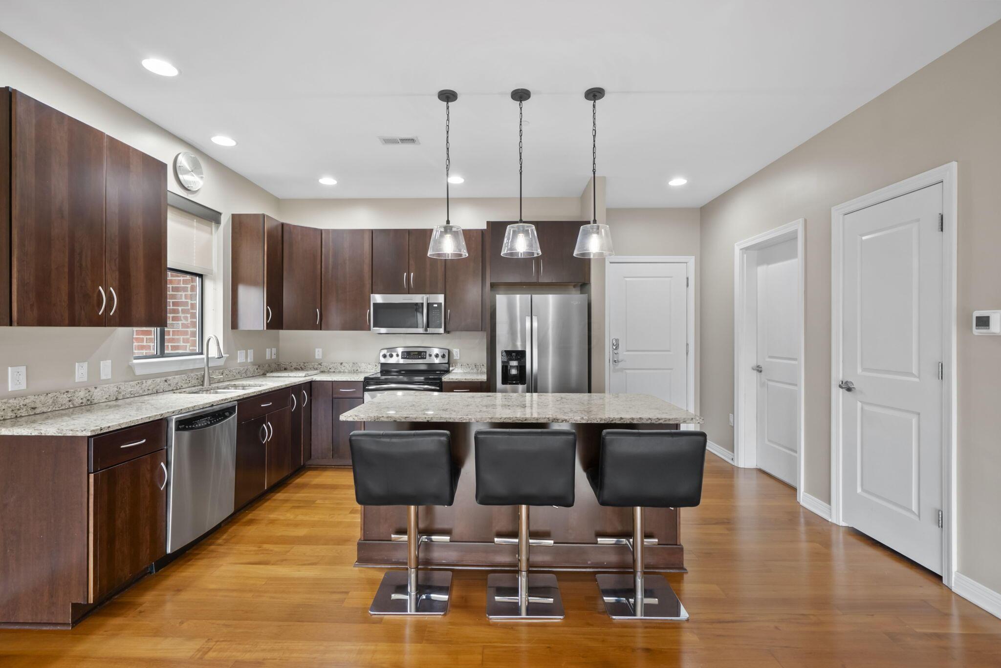 250 Daniel Burnham Square 710