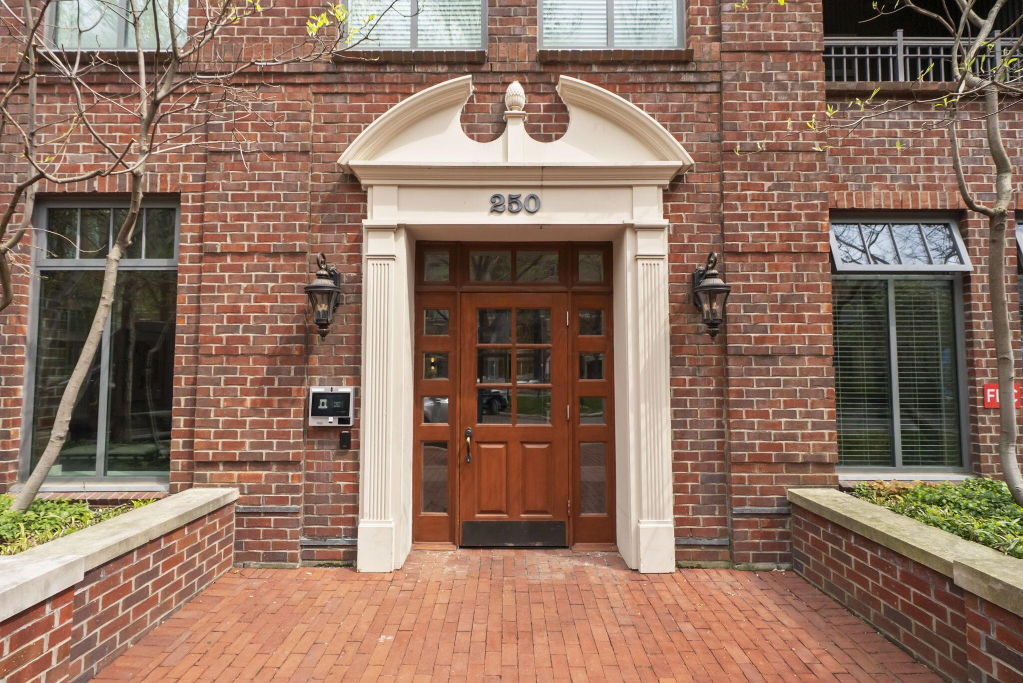 250 Daniel Burnham Square 710