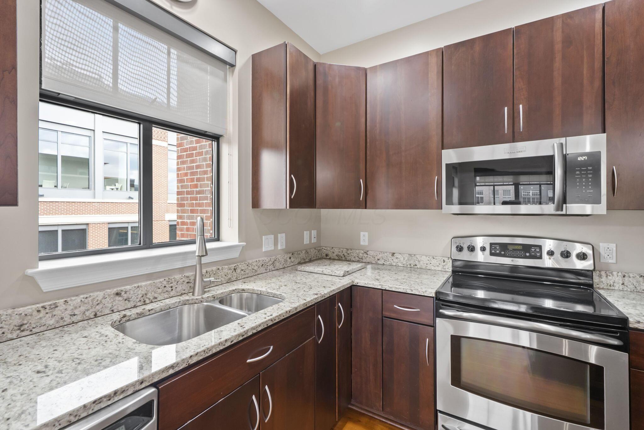 250 Daniel Burnham Square 710