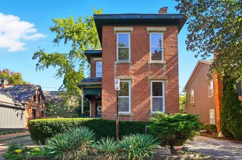 Photo of 628 S Grant Avenue, Columbus, OH 43206 (MLS # 226006024)