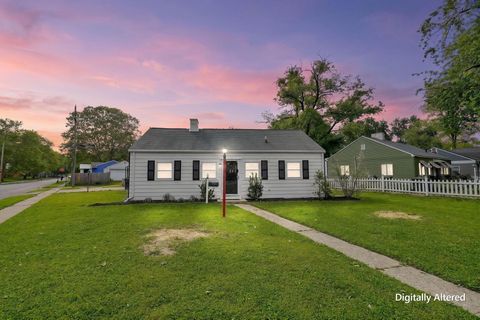 Photo of 442 S Hampton Road, Columbus, OH 43213 (MLS # 226017470)