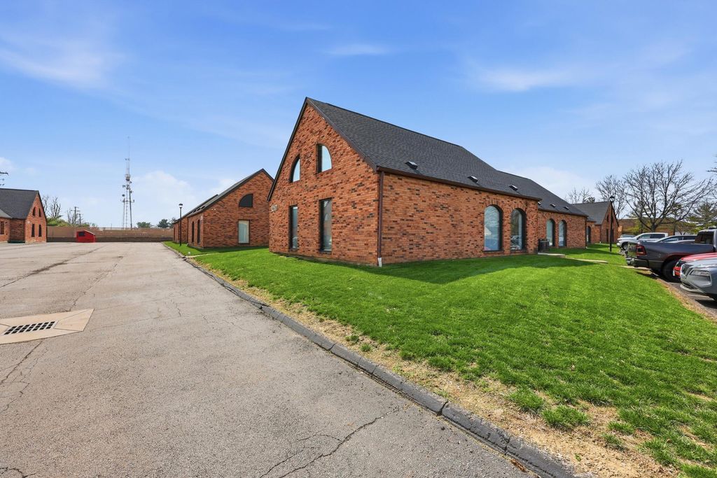 Photo of 1291 Worthington Woods Boulevard, Worthington, OH 43085 (MLS # 226009324)