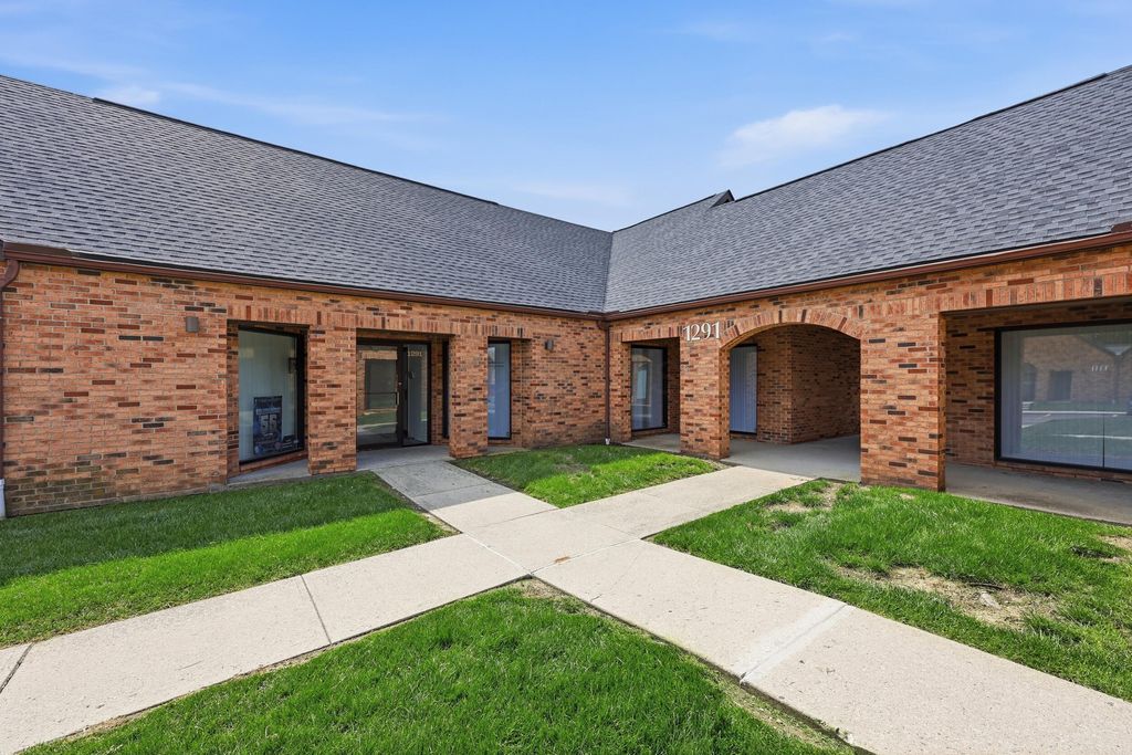 Photo of 1291 Worthington Woods Boulevard, Worthington, OH 43085 (MLS # 226009324)