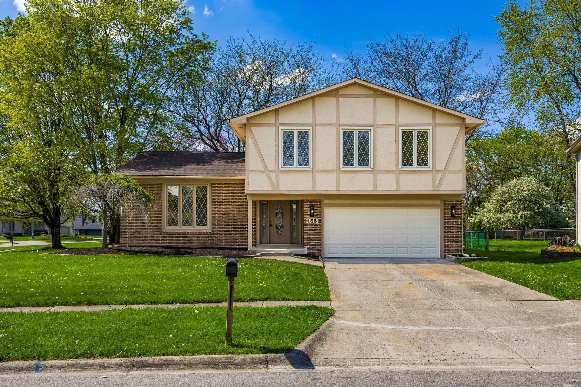 1619 Valley Crest Drive, Columbus, Ohio image 1