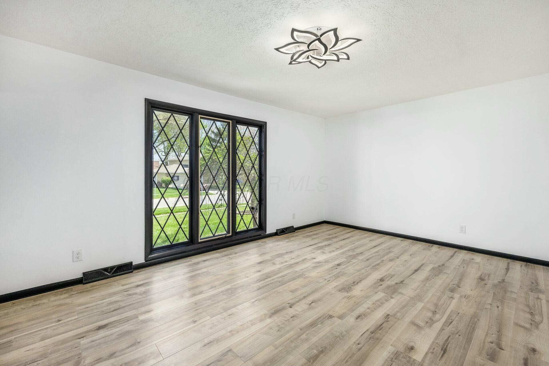 1619 Valley Crest Drive, Columbus, Ohio image 9