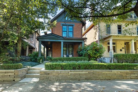 Photo of 1039 Hunter Avenue, Columbus, OH 43201 (MLS # 225037567)