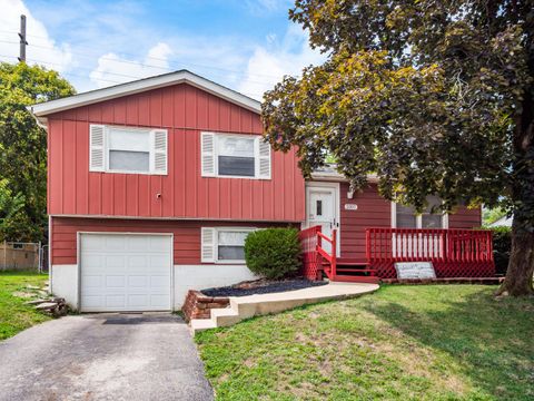 Photo of 2307 Topaz Drive, Grove City, OH 43123 (MLS # 226028009)