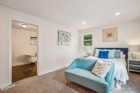 Tiny photo for 3216 E 5th Avenue, Columbus, OH 43219 (MLS # 225039593)