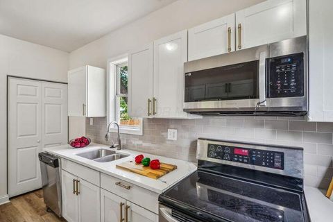Tiny photo for 3216 E 5th Avenue, Columbus, OH 43219 (MLS # 225039593)