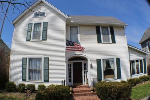 Photo of 114 W Temple Street, Washington Court House, OH 43160 (MLS # 226004798)
