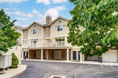 Condominium in Upper Arlington OH 1756 Ridgecliff Road.jpg