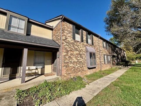 Photo of 1591 Stephanie Court, Columbus, OH 43232 (MLS # 225040810) Photo of 1591 Stephanie Court, Columbus, OH 43232 (MLS # 225040810)