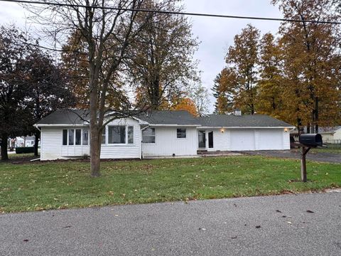 Photo of 5290 New Haven Drive, Lima, OH 45806 (MLS # 225041425) Photo of 5290 New Haven Drive, Lima, OH 45806 (MLS # 225041425)
