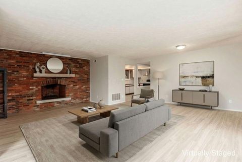 Photo of 1512 Lafayette Drive #B, Upper Arlington, OH 43220 (MLS # 226013029)