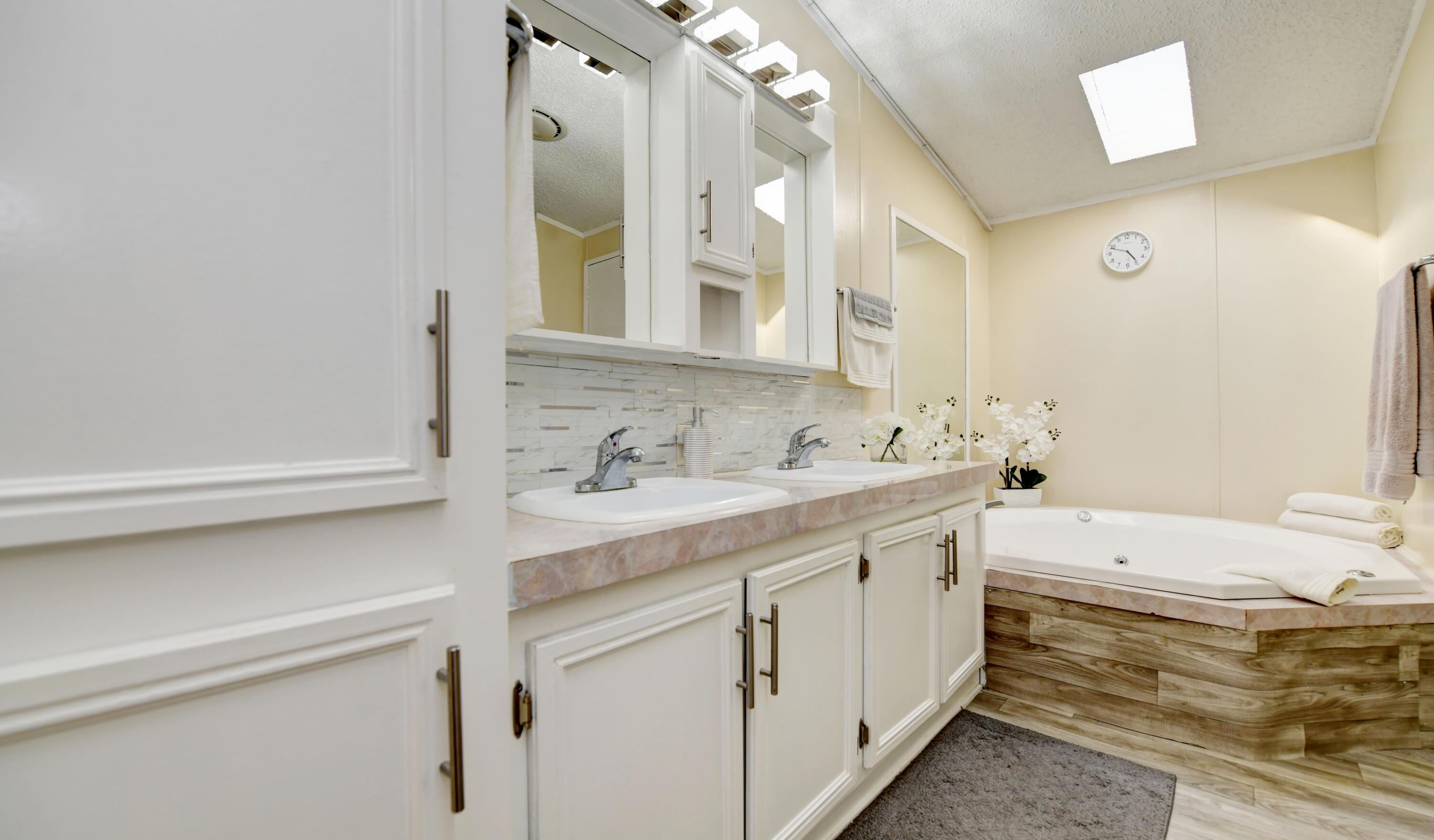 2011 Bluffstone Court, Grove City, Ohio image 12