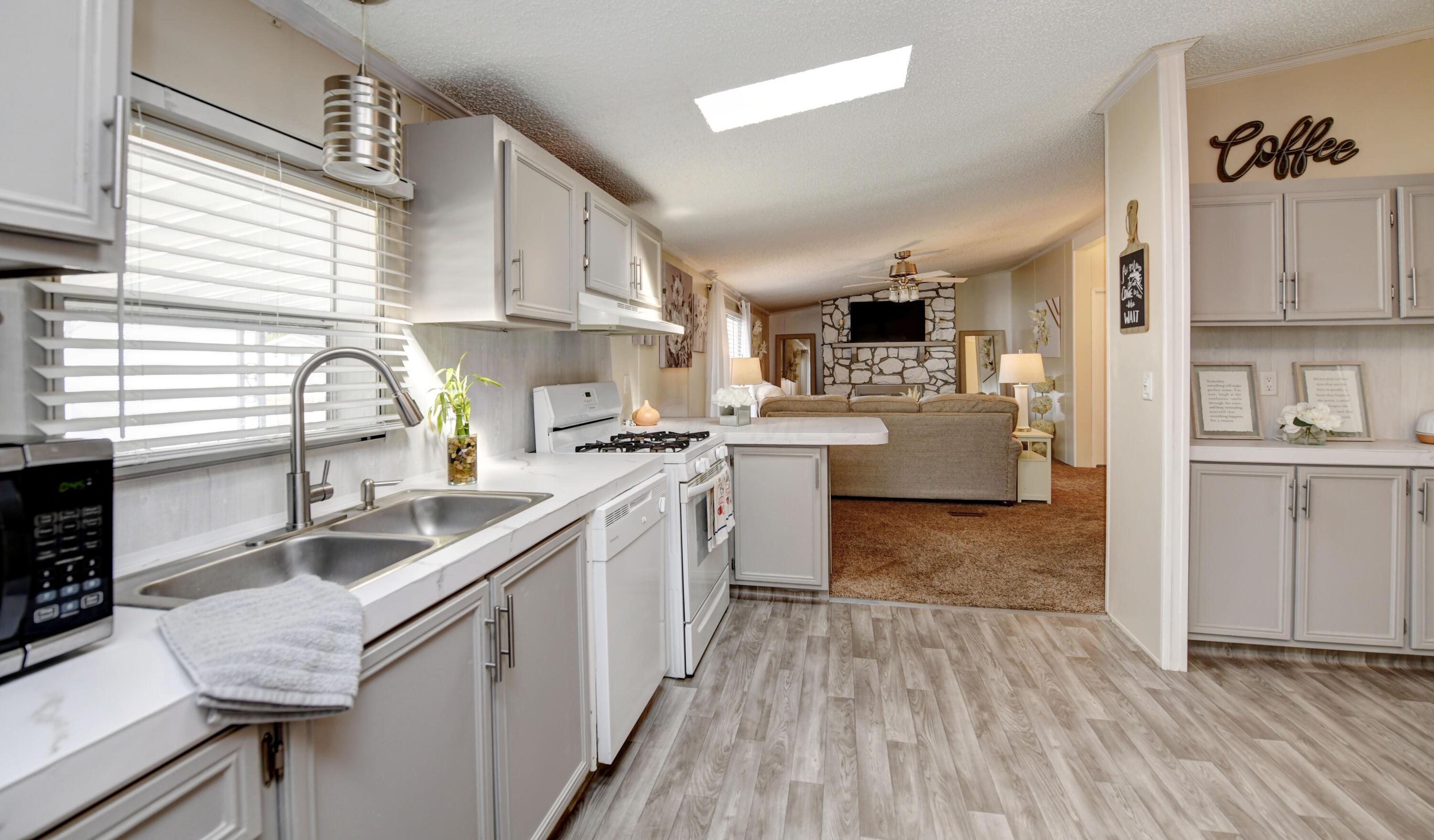 2011 Bluffstone Court, Grove City, Ohio image 18