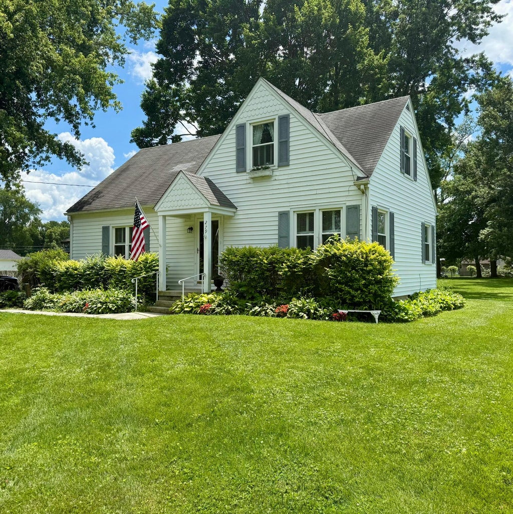 Photo of 279 Myrtle Avenue, Newark, OH 43055 (MLS # 226023145)