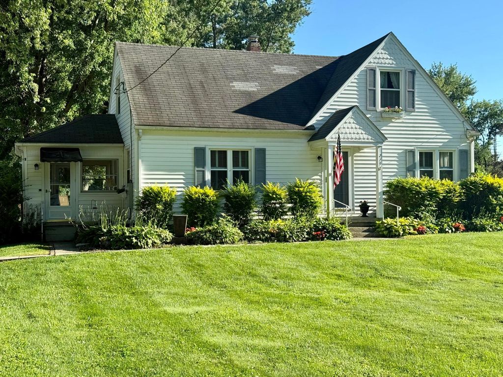 Photo of 279 Myrtle Avenue, Newark, OH 43055 (MLS # 226023145)