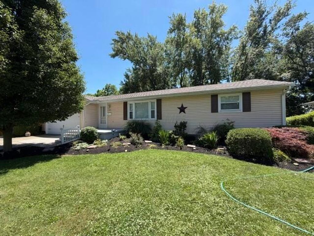 Photo of 1909 N Columbus Street, Lancaster, OH 43130 (MLS # 226021680)