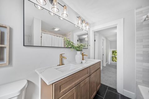 Tiny photo for 374 Acton Road, Columbus, OH 43214 (MLS # 226004400)