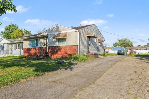 Photo of 1844 Kelton Avenue, Columbus, OH 43207 (MLS # 226033866)