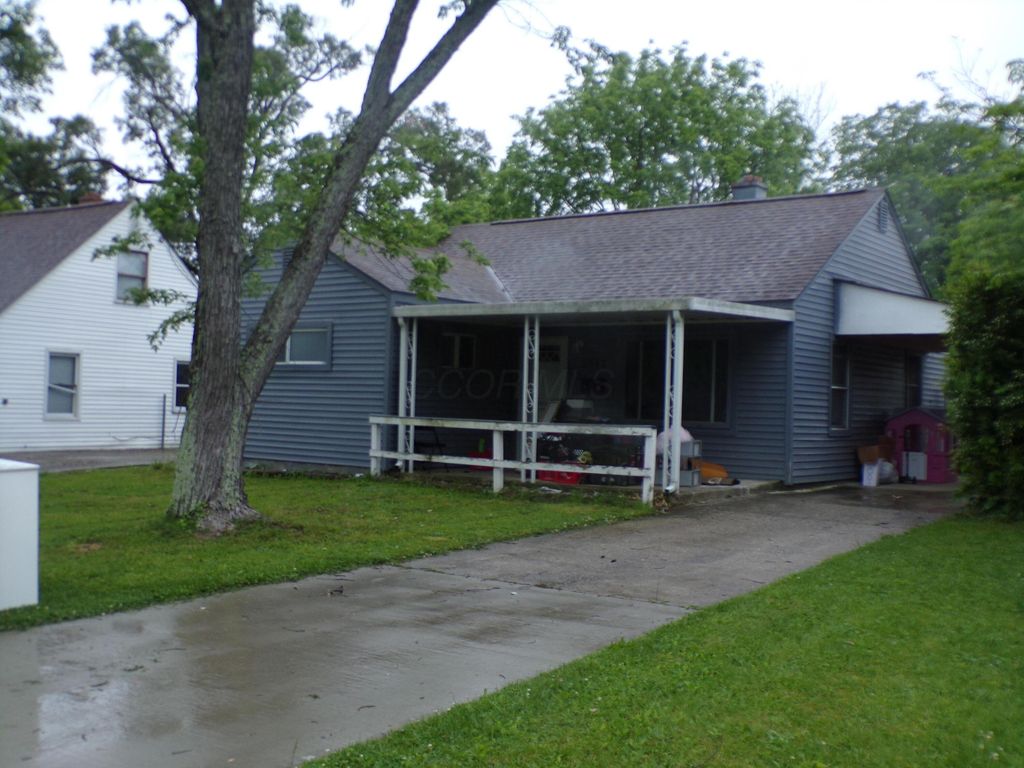 Photo of 2347 Park Court, Columbus, OH 43224 (MLS # 226018582)