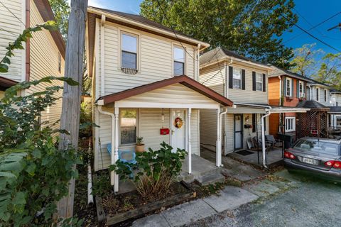 Photo of 29 W Ramlow Alley, Columbus, OH 43202 (MLS # 225037705)