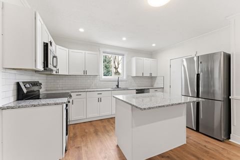 Tiny photo for 1361 City Park Avenue, Columbus, OH 43207 (MLS # 226000554)