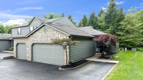 Photo of 5708 Blendonbrook Lane 102E #102E, Columbus, OH 43230 (MLS # 226017865)