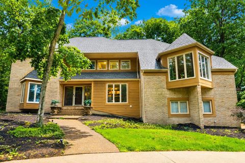 Photo of 455 Delegate Drive, Columbus, OH 43235 (MLS # 226018243)