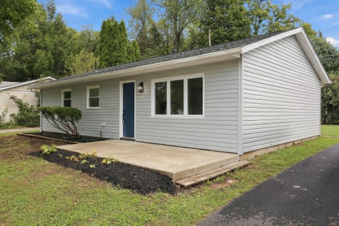 Photo of 956 Hillridge Road, Reynoldsburg, OH 43068 (MLS # 226036544)