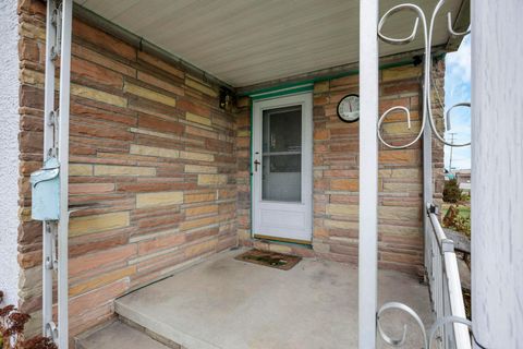 Tiny photo for 527 N Hague Avenue, Columbus, OH 43204 (MLS # 225044442)