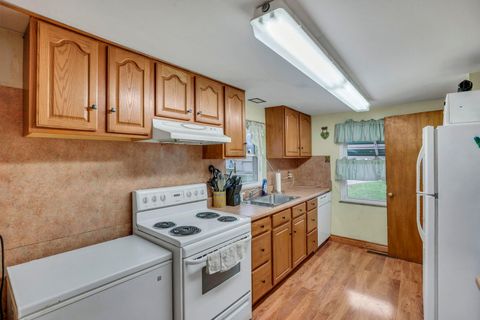 Tiny photo for 527 N Hague Avenue, Columbus, OH 43204 (MLS # 225044442)