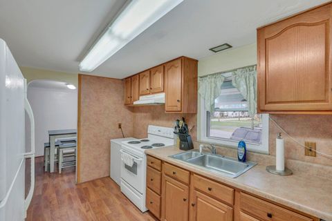 Tiny photo for 527 N Hague Avenue, Columbus, OH 43204 (MLS # 225044442)