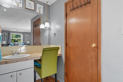 Tiny photo for 1520 Fall Brook Road, Columbus, OH 43223 (MLS # 225038995)