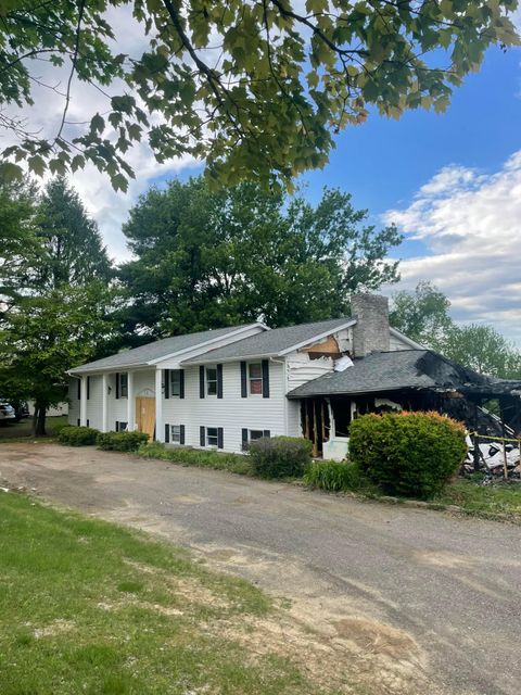 Photo of 1321 S Westwood Drive, Zanesville, OH 43701 (MLS # 226015339)
