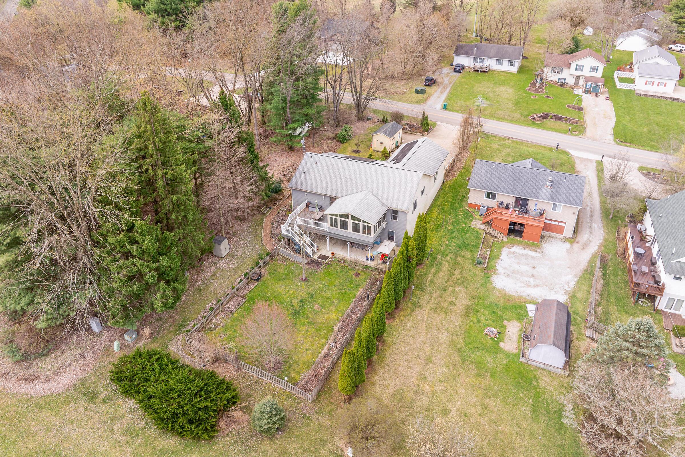 1708 Apple Valley Drive, Howard, Ohio image 2