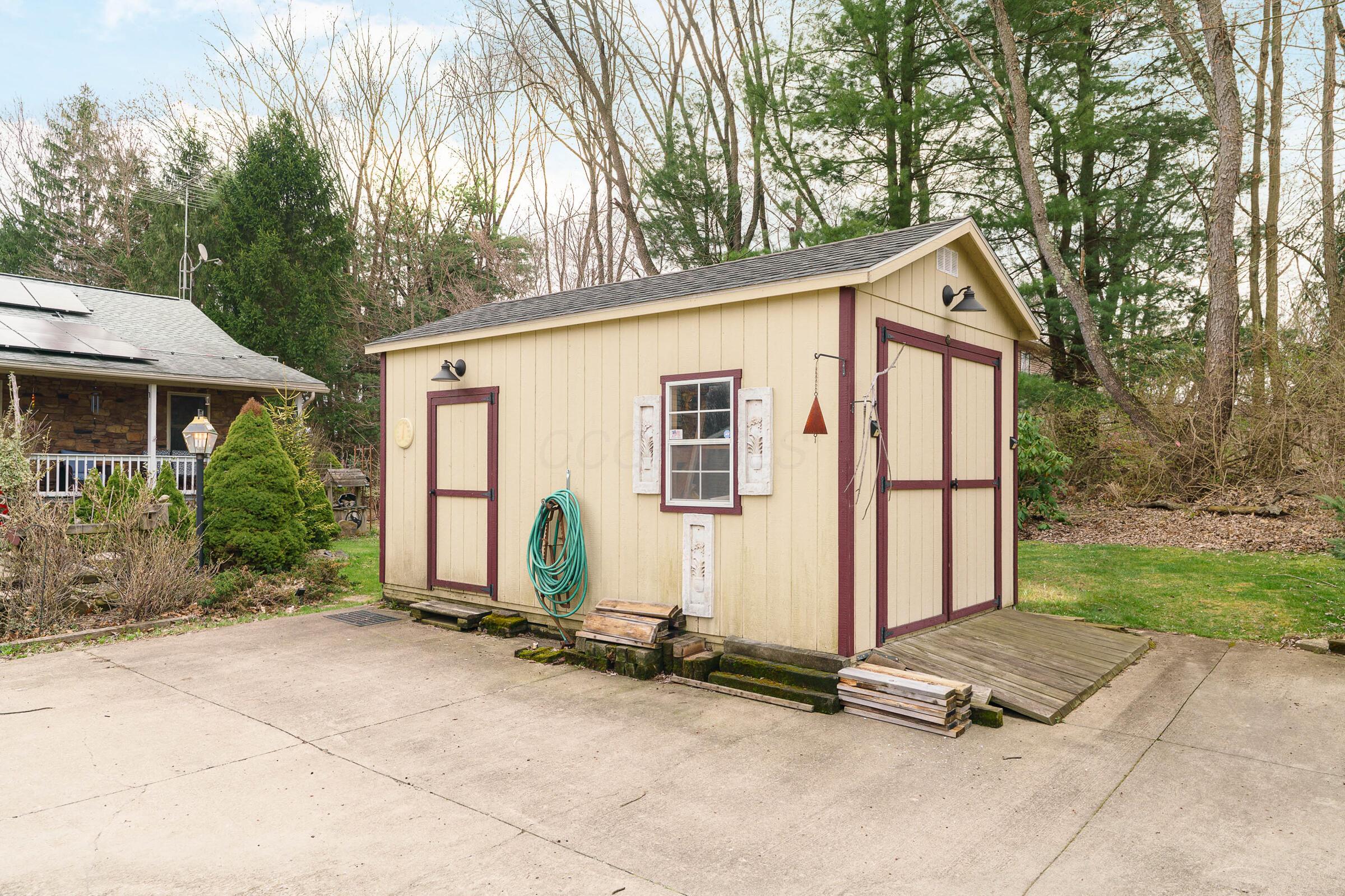 1708 Apple Valley Drive, Howard, Ohio image 4